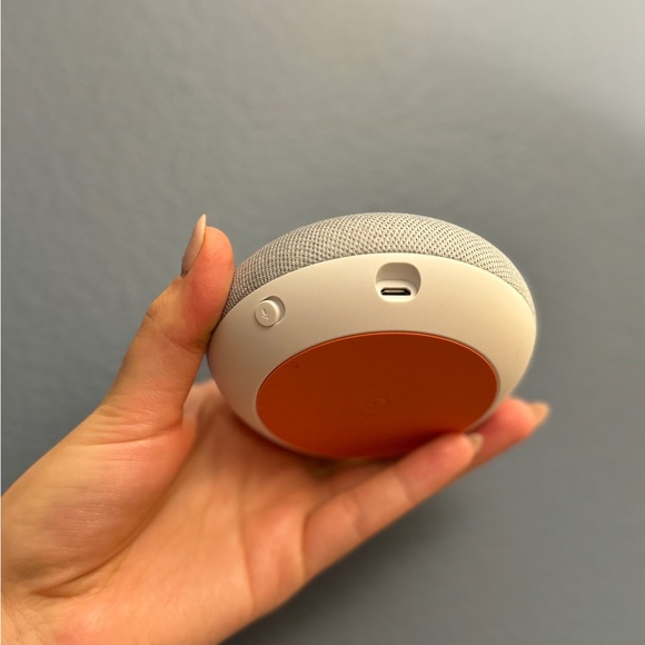 Google Home Mini - Picture 3 of 3